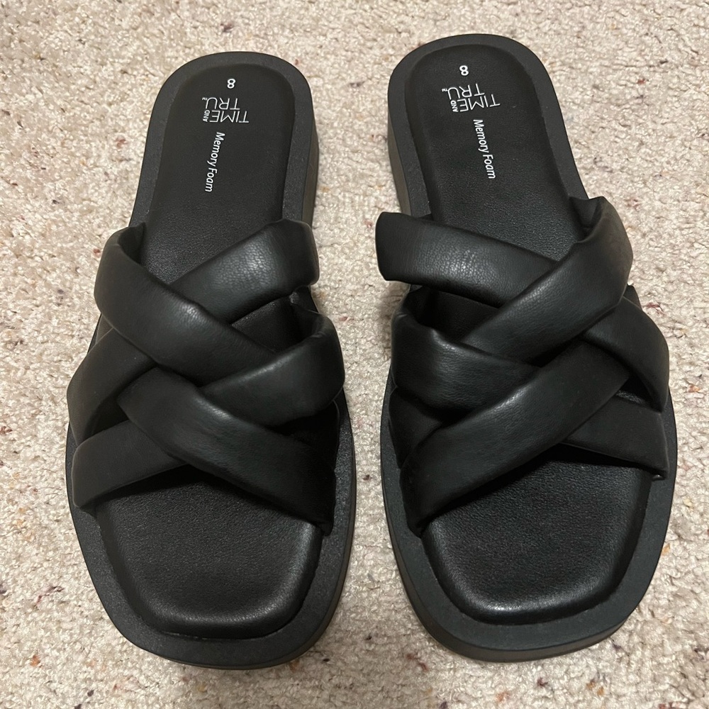 Time and Tru Black Sandals - Picture 2 of 4